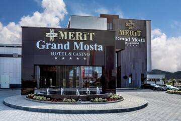 Фотографии Отель Merit Grand Mosta Spa Hotel & Casino г. Свиленград (Болгария) №1 Фото Отель Merit Grand Mosta Spa Hotel & Casino г. Свиленград 1