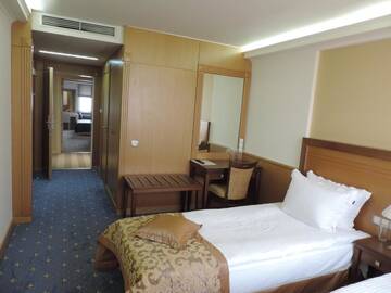 Фото номера Двухместный номер Делюкс с 1 кроватью Отель Hotel Svilena г. Свиленград 3