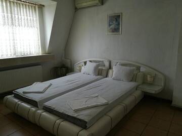 Фото номера Двухместный номер с 2 отдельными кроватями Отель Family Hotel George г. Свиленград 4