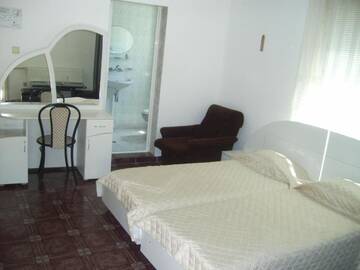 Фото номера Двухместный номер с 2 отдельными кроватями Отель Family Hotel George г. Свиленград 6