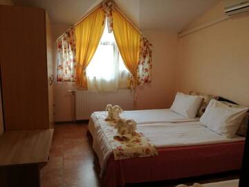 Фото номера Семейный номер с видом на город Гостевой дом Guest House Gebran г. Свиленград 3