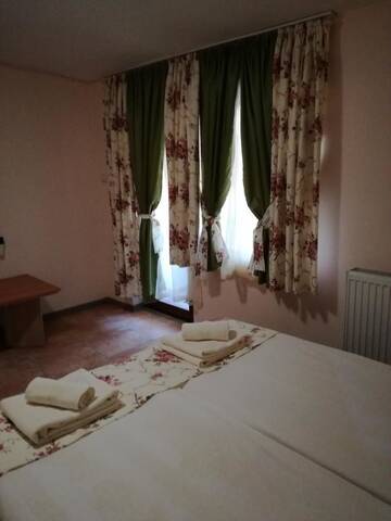 Фото номера Семейный номер с видом на сад Гостевой дом Guest House Gebran г. Свиленград 10