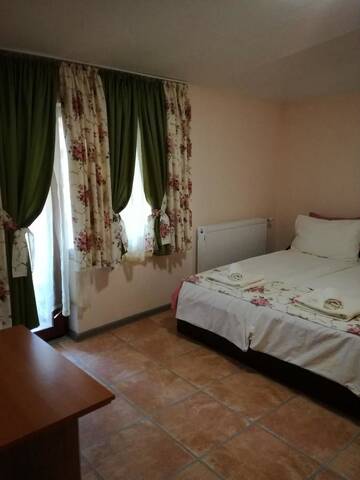 Фото номера Семейный номер с видом на сад Гостевой дом Guest House Gebran г. Свиленград 11