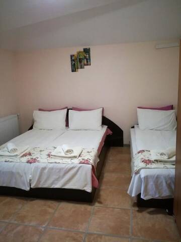 Фото номера Семейный номер с видом на сад Гостевой дом Guest House Gebran г. Свиленград 12