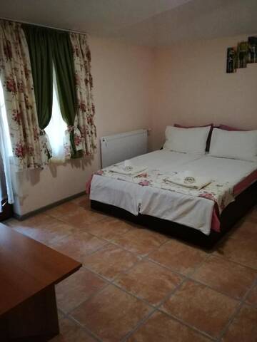 Фото номера Семейный номер с видом на сад Гостевой дом Guest House Gebran г. Свиленград 24