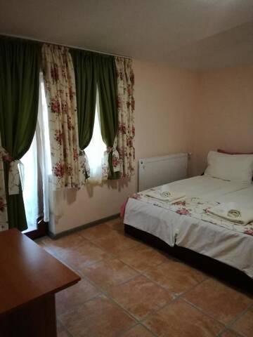 Фото номера Семейный номер с видом на сад Гостевой дом Guest House Gebran г. Свиленград 21