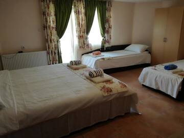 Фото номера Семейный номер с балконом Гостевой дом Guest House Gebran г. Свиленград 2