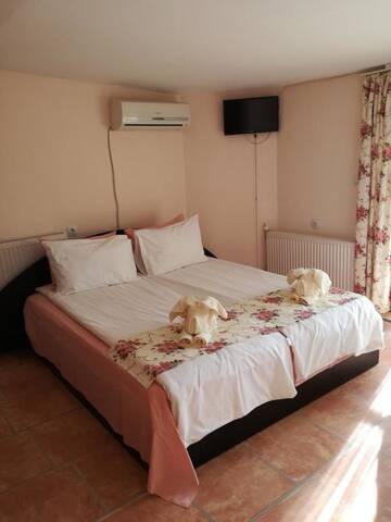 Фото номера Семейный номер с балконом Гостевой дом Guest House Gebran г. Свиленград 8