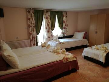 Фото номера Семейный номер с балконом Гостевой дом Guest House Gebran г. Свиленград 9