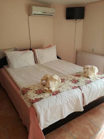 Фото номера Семейный номер с балконом Гостевой дом Guest House Gebran г. Свиленград 6