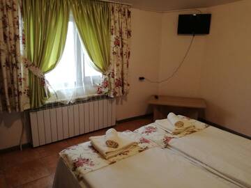 Фото номера Трехместный номер с видом на город Гостевой дом Guest House Gebran г. Свиленград 2