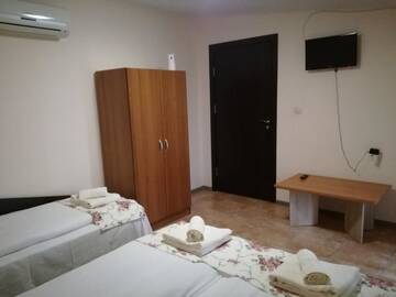 Фото номера Семейный номер с видом на сад Гостевой дом Guest House Gebran г. Свиленград 3