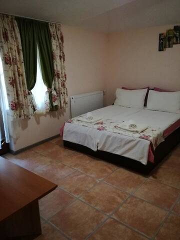 Фото номера Семейный номер с видом на сад Гостевой дом Guest House Gebran г. Свиленград 8