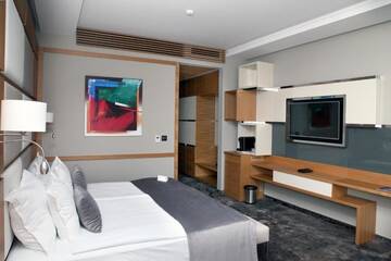 Фото номера Двухместный номер Делюкс с 1 кроватью Отель Merit Grand Mosta Spa Hotel &amp; Casino г. Свиленград 6