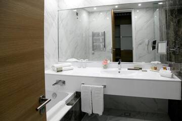 Фото номера Двухместный номер Делюкс с 1 кроватью Отель Merit Grand Mosta Spa Hotel &amp; Casino г. Свиленград 4